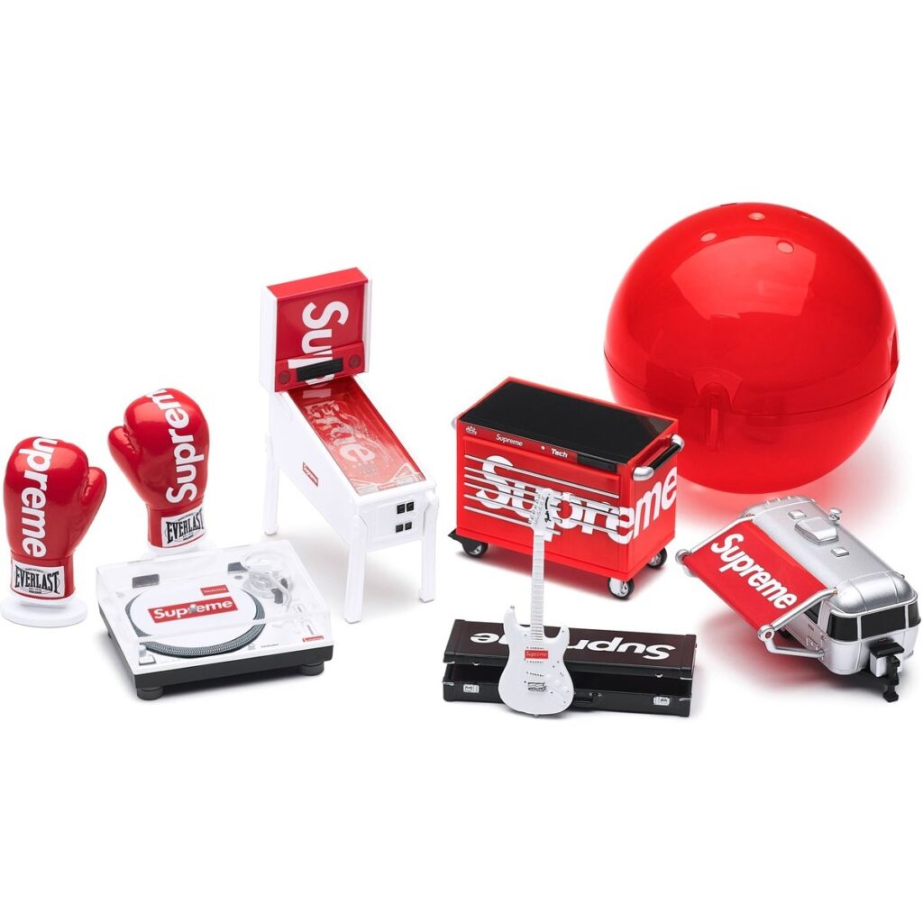 SUPREME x BANDAI Gashapon Machine